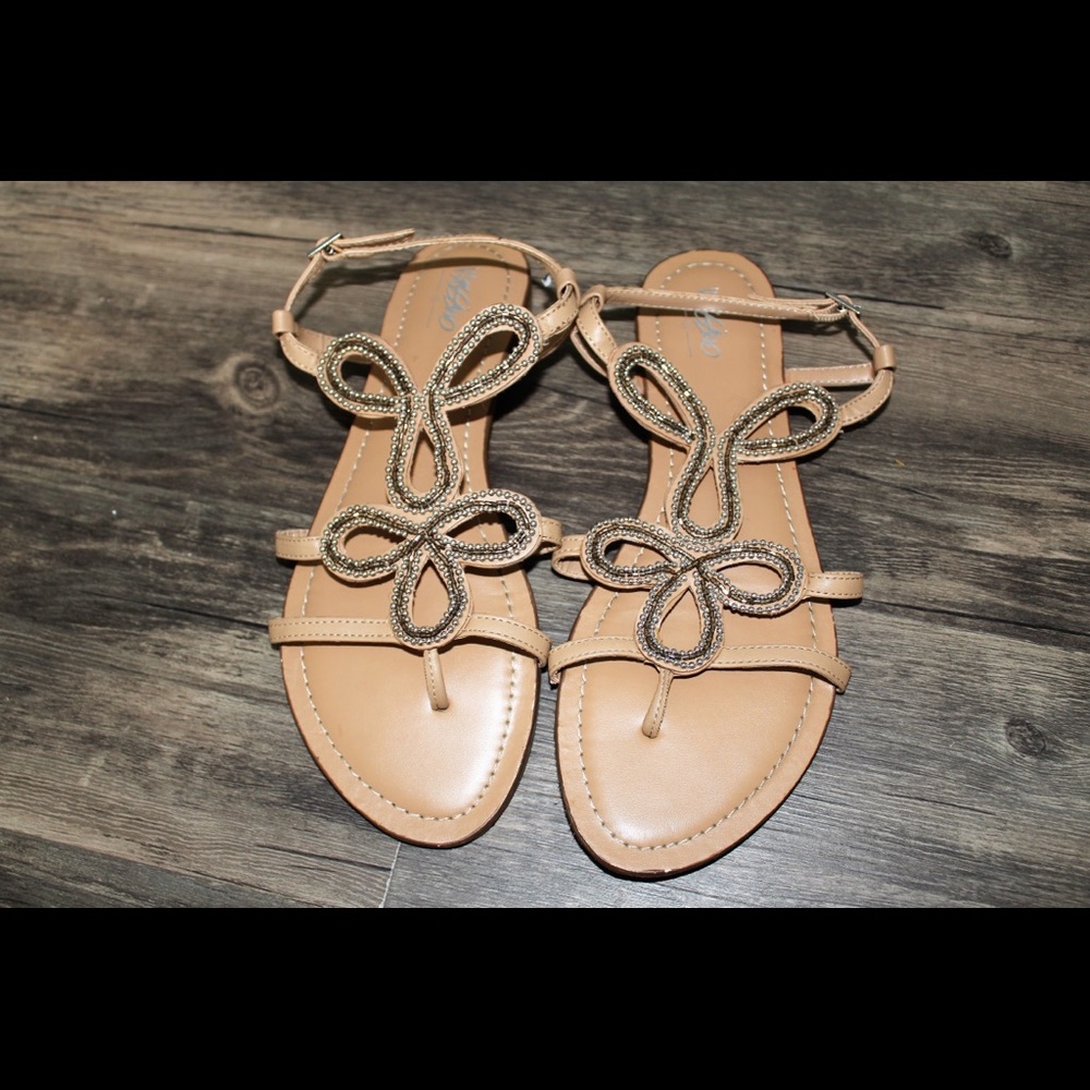 Gorgeous beaded flower design sandals